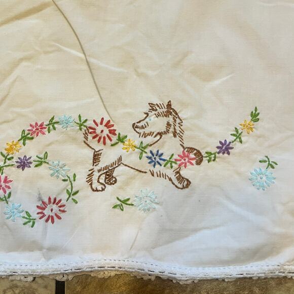 Vintage Embroidered Pillowcase Dogs Floral Garland Lace Trim Whimsical Decor - Picture 2 of 9